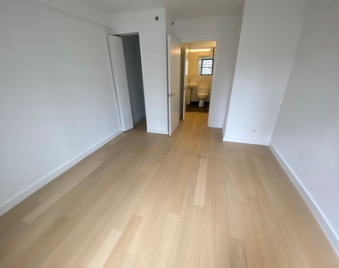 East 39th Street - Photo Thumbnail 6
