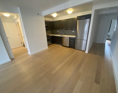 East 39th Street - Photo Thumbnail 3