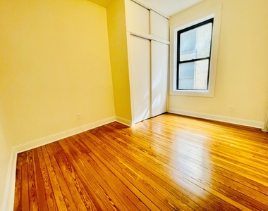 207 West 11th Street - Photo Thumbnail 5