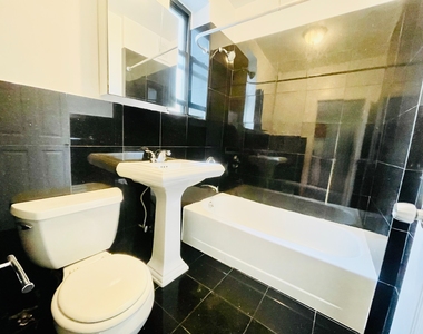 207 West 11th Street - Photo Thumbnail 7