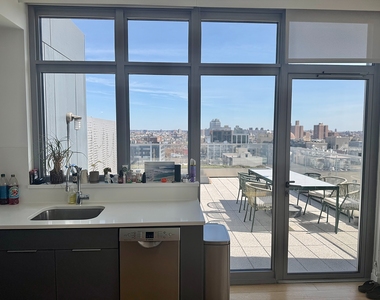 325 Kent Avenue - Photo Thumbnail 4