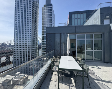 325 Kent Avenue - Photo Thumbnail 3