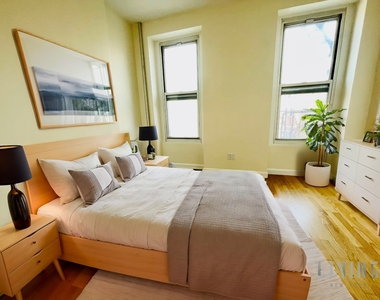 17 Greenwich Street - Photo Thumbnail 1