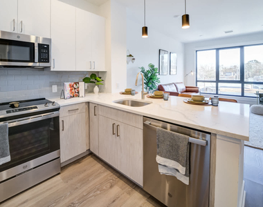 655 Washington Street - Photo Thumbnail 5