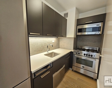 East 39th Street - Photo Thumbnail 3