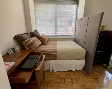 Lexington Avenue / 96th Street - Photo Thumbnail 6