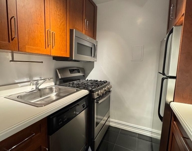 East 71st Street - Photo Thumbnail 2