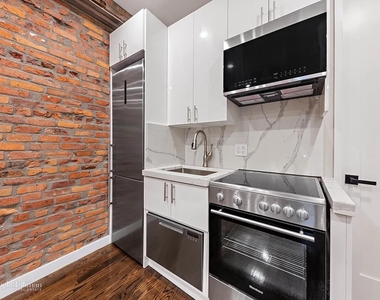 504 E 12th St - Photo Thumbnail 3