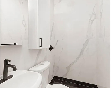 504 E 12th St - Photo Thumbnail 4