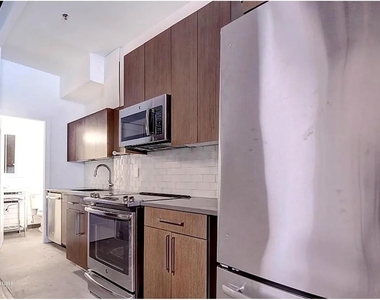 86 E 10th St - Photo Thumbnail 4