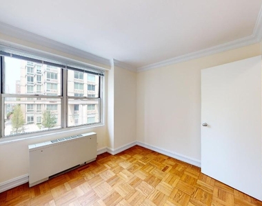 8th Avenue - Photo Thumbnail 3