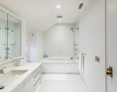 24 Old Roxbury Road - Photo Thumbnail 10