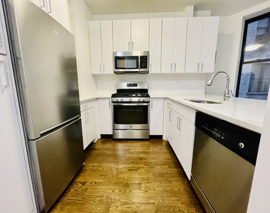 200 West 58th Street - Photo Thumbnail 2