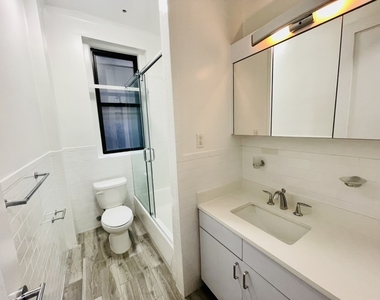 200 West 58th Street - Photo Thumbnail 4