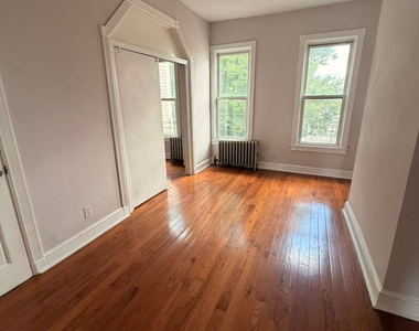 208 Pennsylvania Avenue - Photo Thumbnail 2
