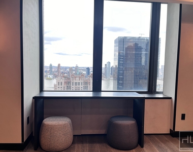 East 40th Street - Photo Thumbnail 13