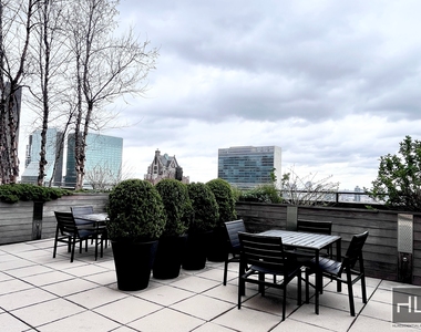 East 40th Street - Photo Thumbnail 15