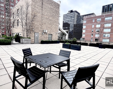 East 40th Street - Photo Thumbnail 17