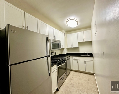 East 40th Street - Photo Thumbnail 2