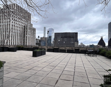 East 40th Street - Photo Thumbnail 16
