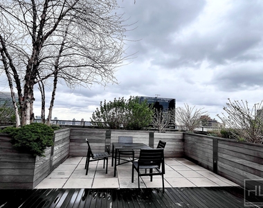 East 40th Street - Photo Thumbnail 18