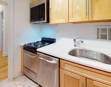305 West 13th Street - Photo Thumbnail 2