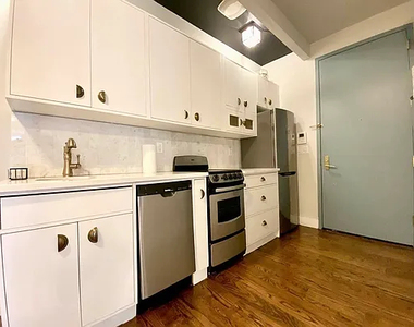 489 Washington Avenue - Photo Thumbnail 2