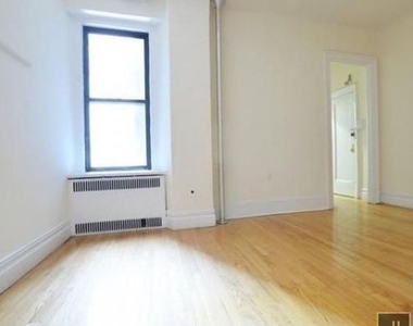 W 98th St - Photo Thumbnail 1