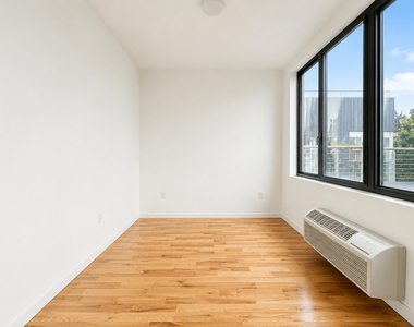 320 melrose st - Photo Thumbnail 4