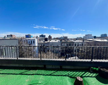320 melrose st - Photo Thumbnail 8
