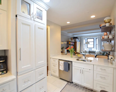 108 West 71st Street - Photo Thumbnail 2