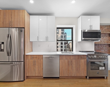 Madison Avenue - Photo Thumbnail 3