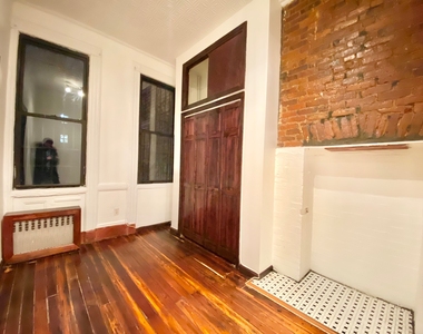 137 Bleecker Street - Photo Thumbnail 3