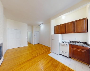 434 East 89th Street - Photo Thumbnail 2