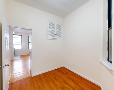 434 East 89th Street - Photo Thumbnail 4
