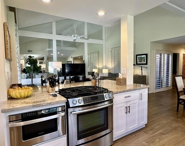 110 Giralda Circle - Photo Thumbnail 6