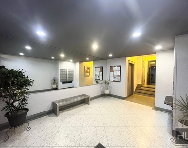 East 58 Street - Photo Thumbnail 11
