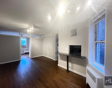 East 58 Street - Photo Thumbnail 5