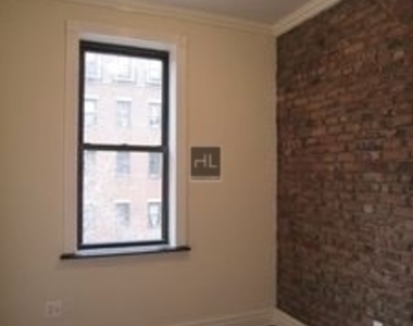 East 32nd Street - Photo Thumbnail 4