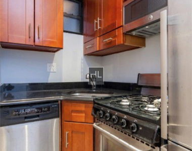 East 32nd Street - Photo Thumbnail 3