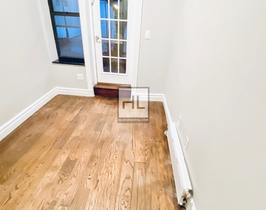 East 32nd Street - Photo Thumbnail 12