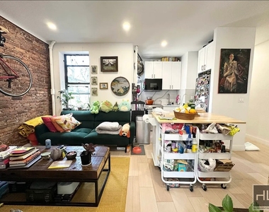 East 88th Street - Photo Thumbnail 3