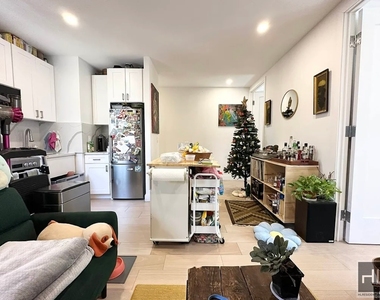 East 88th Street - Photo Thumbnail 4
