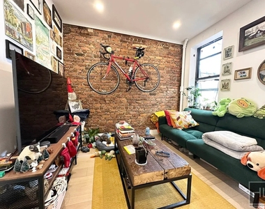 East 88th Street - Photo Thumbnail 2