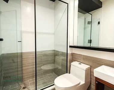 406 Cornelia Street - Photo Thumbnail 4