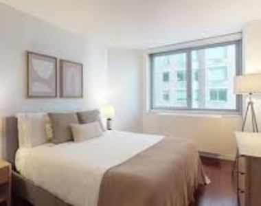 East 34th Street - Photo Thumbnail 18