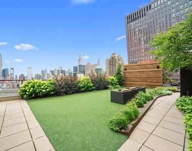 East 34th Street - Photo Thumbnail 7