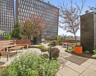 East 34th Street - Photo Thumbnail 10