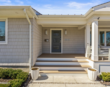 866 Red Oaks Drive - Photo Thumbnail 4