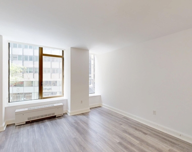 10 Hanover Square - Photo Thumbnail 2